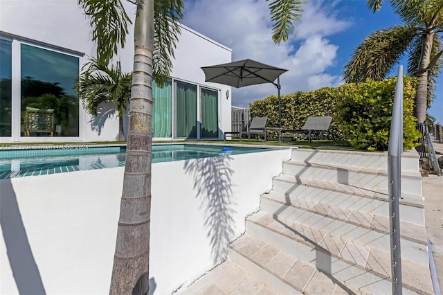 2112 NE 17th Ave, Wilton Manors, FL 33305 - view of pool