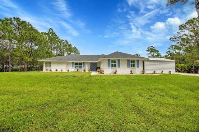 single story home featuring a front lawn