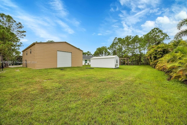 view of yard featuring an outdoor structure and a garage