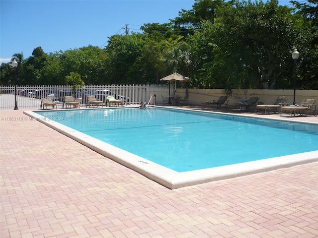 view of swimming pool