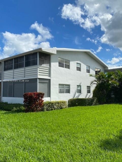 view of side of property featuring a lawn