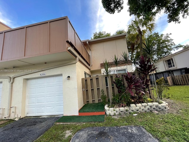 view of front of house with a front lawn and a garage