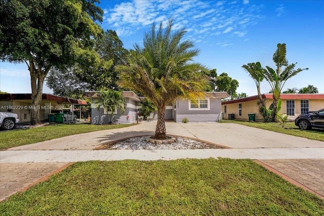 view of front facade featuring a front yard