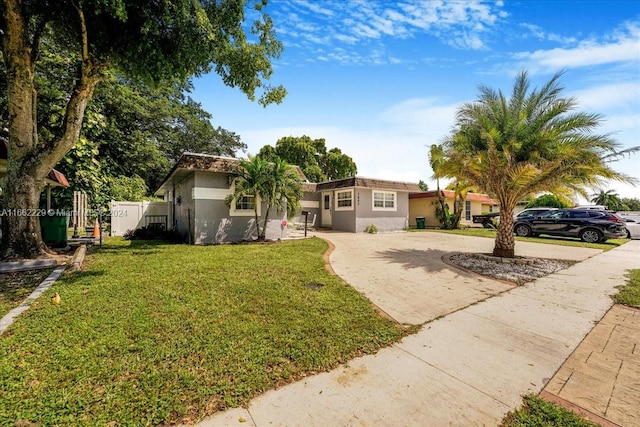 single story home featuring a front yard