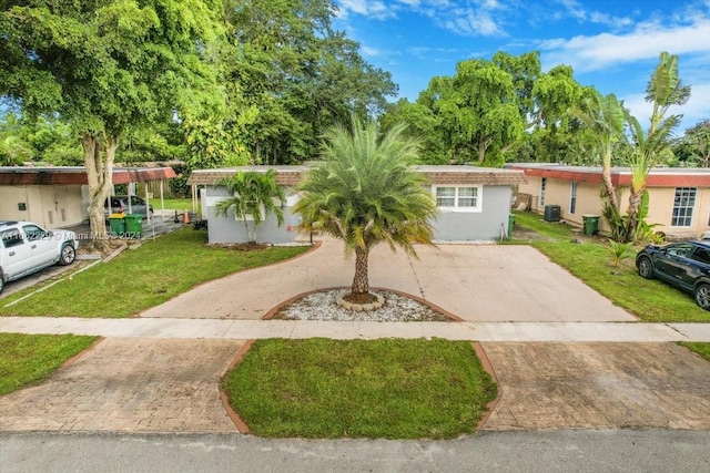 view of front facade featuring a front lawn and a carport