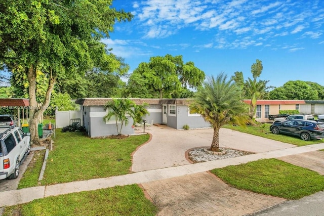 view of front of property with a front yard