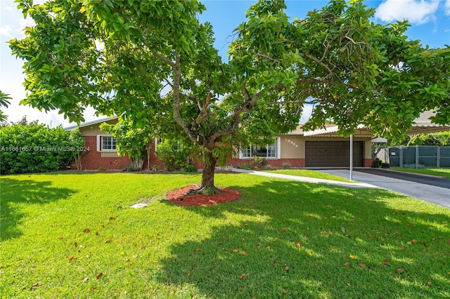 view of front facade with a front yard