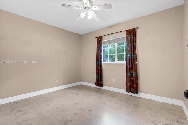 empty room featuring ceiling fan