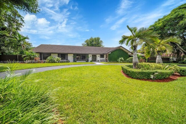 7706 SW 74th Ln, Miami, FL 33143 - ranch-style home featuring driveway and a front yard