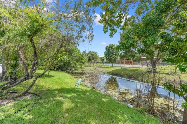 view of yard featuring a water view