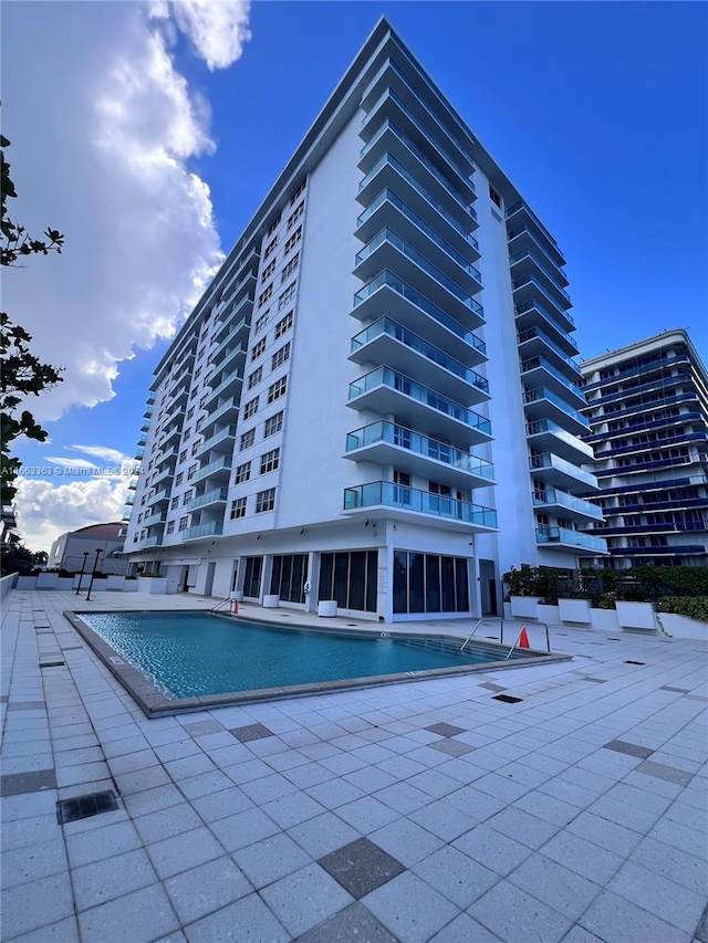 view of swimming pool