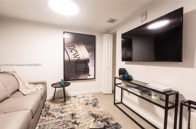 living area featuring visible vents and baseboards