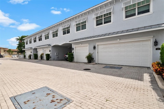 view of front facade with a garage