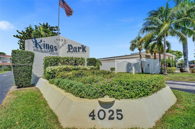 view of community / neighborhood sign