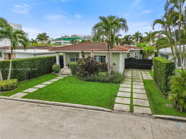 view of front facade with a front yard