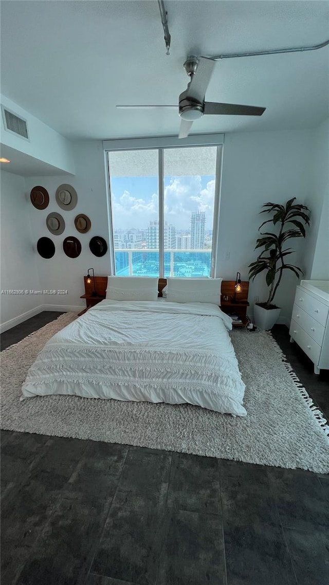 bedroom with ceiling fan