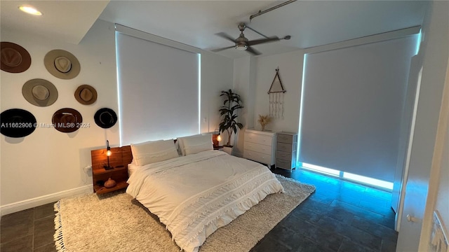 bedroom with ceiling fan