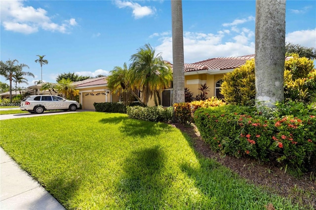 view of front of home featuring a front yard and a garage