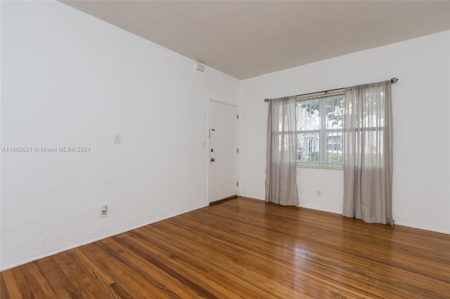 spare room featuring dark wood-type flooring