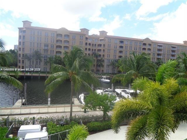 Listing photo 2 for 2950 NE 188th St, Aventura FL 33180