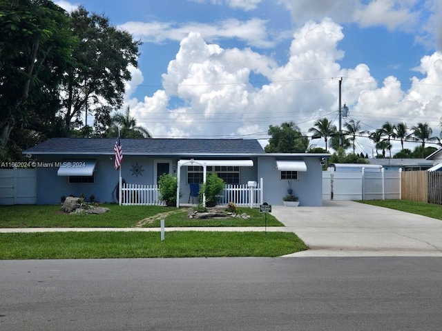 ranch-style house featuring a front lawn