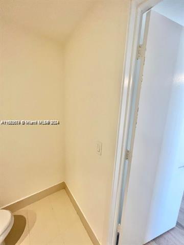 45 SW 9th St Unit 3009, Miami, FL 33130 - bathroom with baseboards