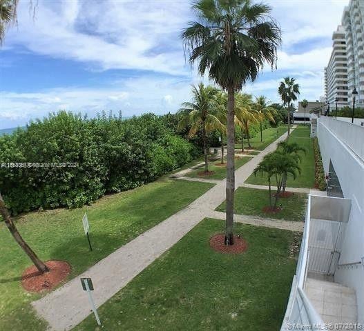 view of property's community featuring a yard