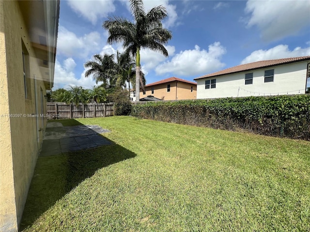 view of yard with a patio area