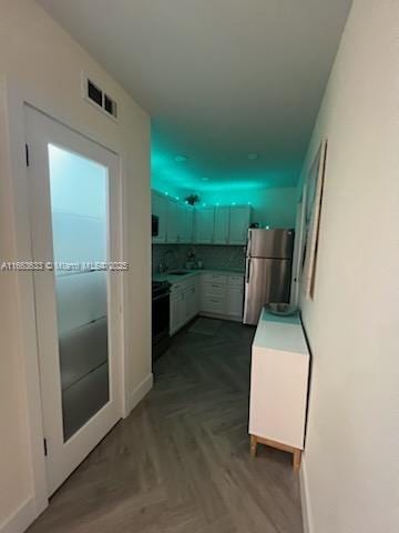 659 W Oakland Park Blvd Unit 218C, Oakland Park, FL 33311 - kitchen featuring freestanding refrigerator and range