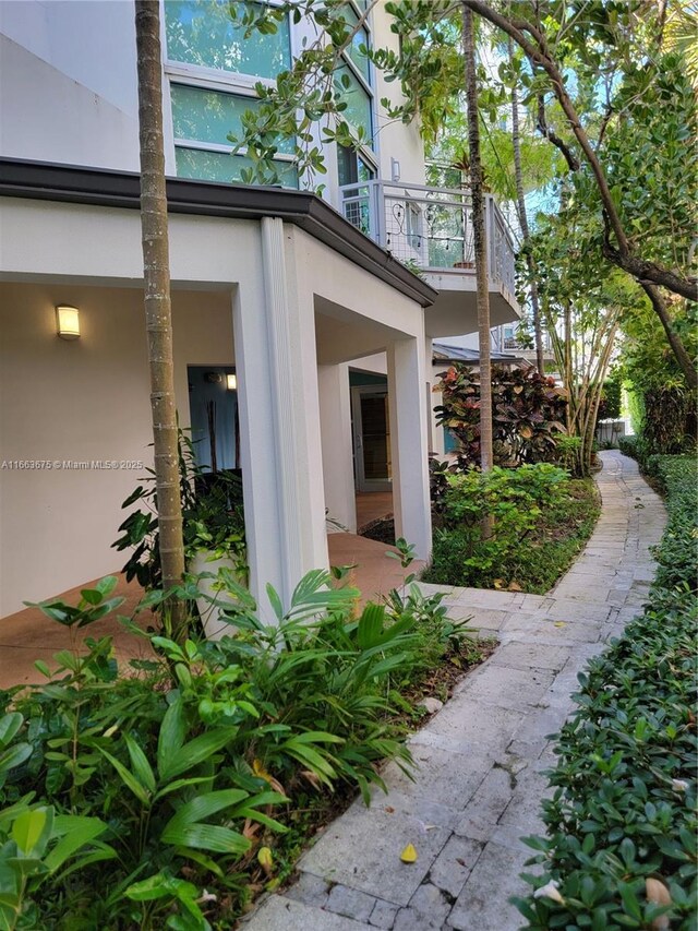 property entrance with a balcony