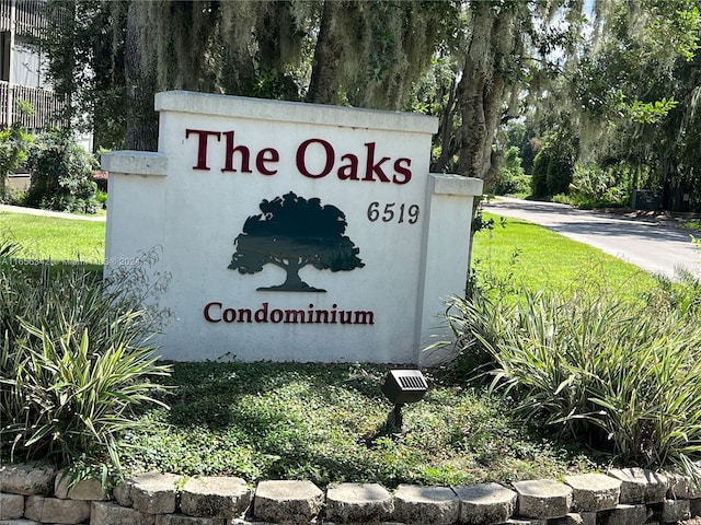 view of community / neighborhood sign