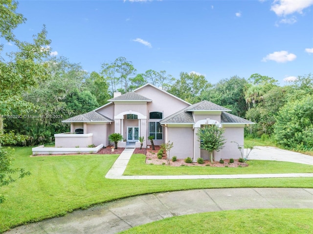 view of front facade with a front yard