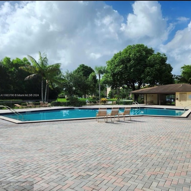 view of swimming pool