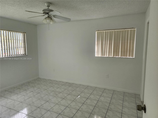 empty room featuring ceiling fan