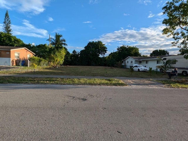 Listing photo 2 for 5912 Arthur St, Hollywood FL 33021