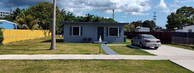 view of front facade with a front lawn