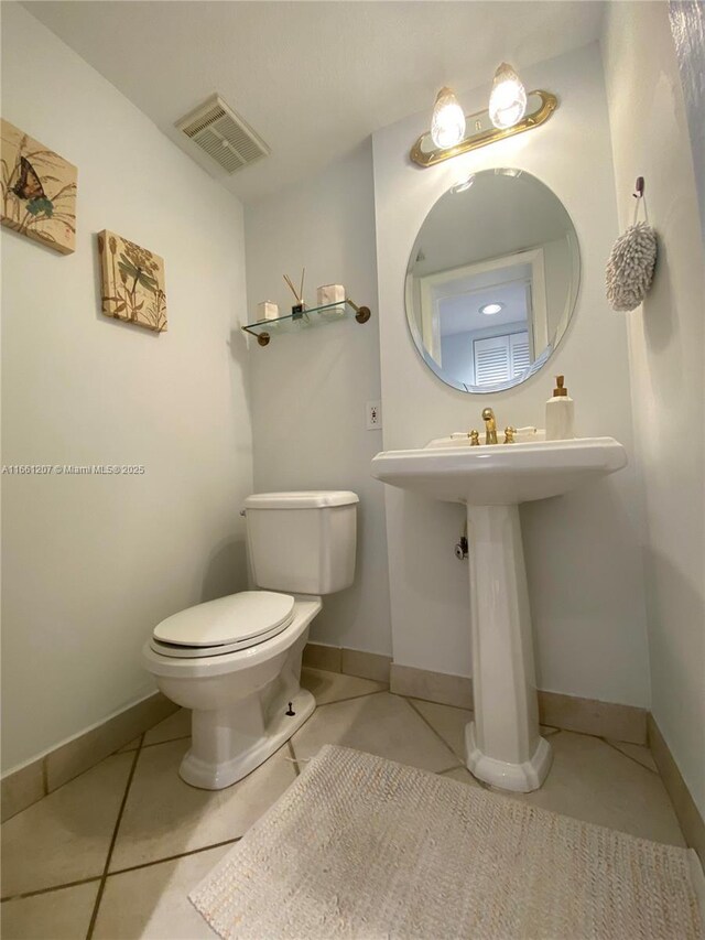 bathroom with a textured ceiling and vanity