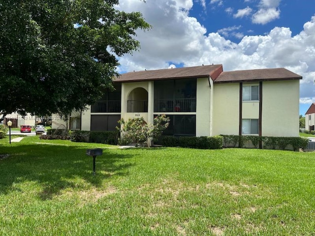 view of front of home featuring a front lawn and stucco siding