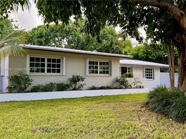 ranch-style home featuring a front yard