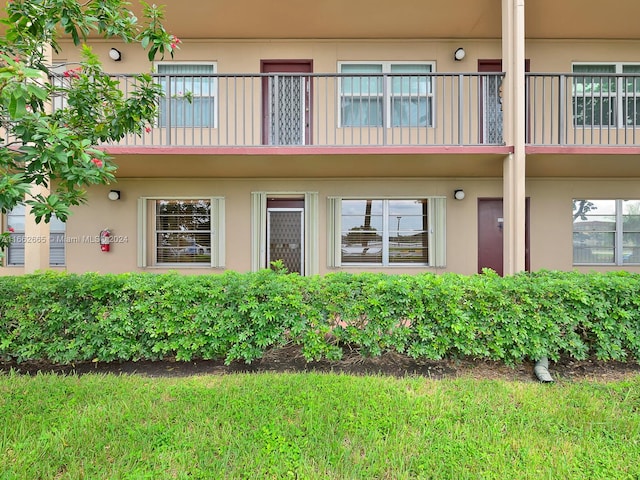 exterior space featuring a balcony