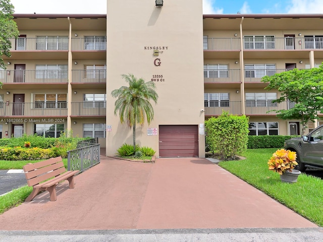 13255 SW 9th Ct Unit 114G, Pembroke Pines, FL 33027 - view of property with an attached garage and driveway