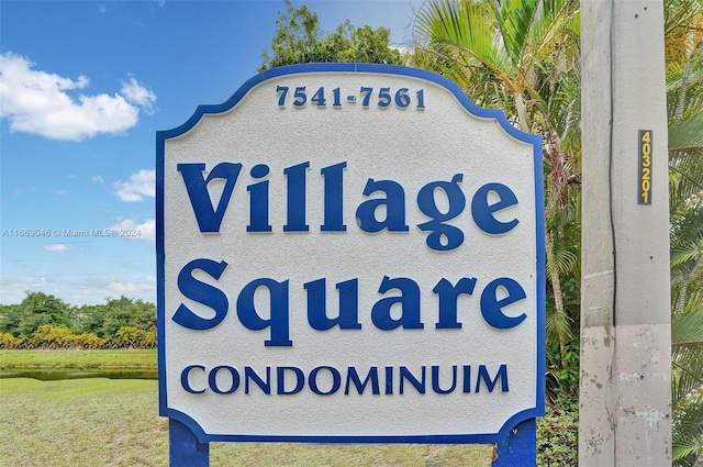 view of community / neighborhood sign