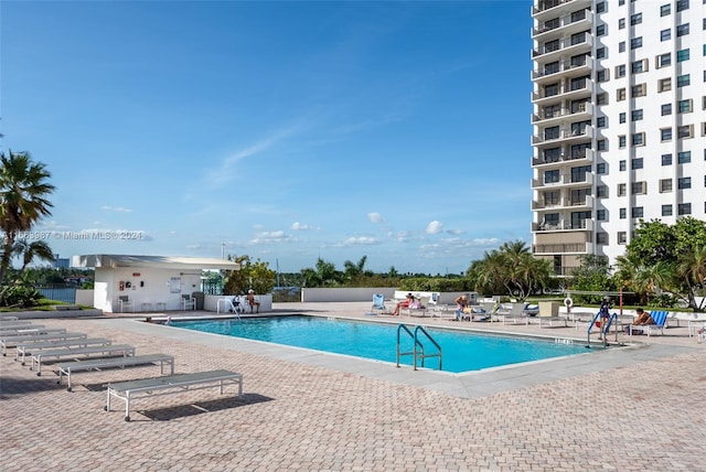 view of swimming pool