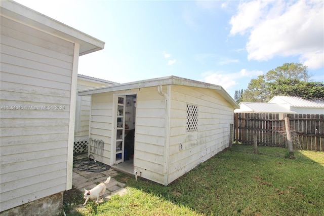 view of outbuilding featuring a lawn