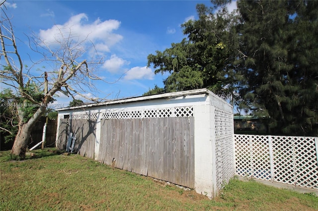 view of outbuilding with a lawn