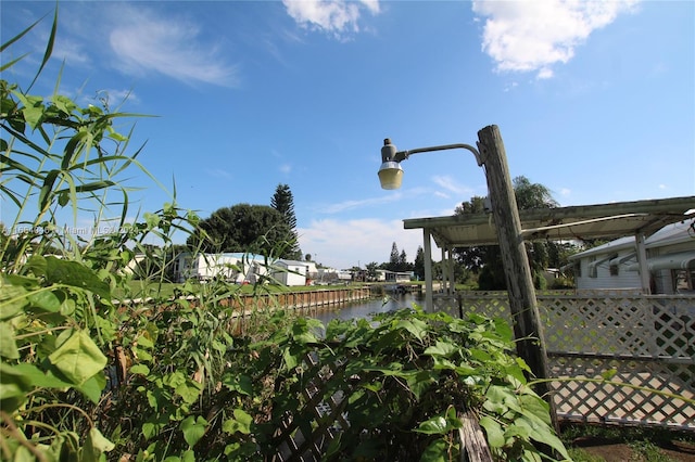 view of yard featuring a water view