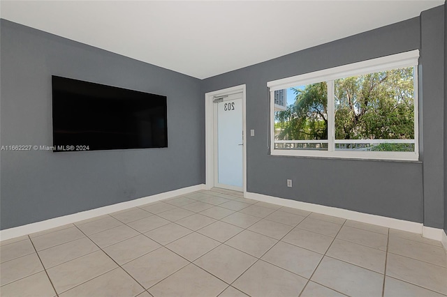 unfurnished room featuring light tile patterned floors