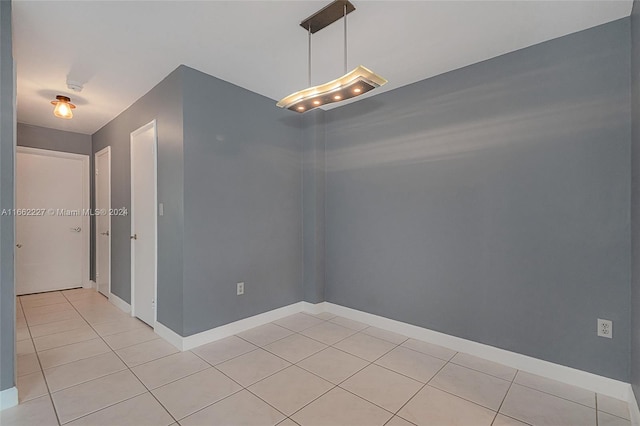 spare room featuring light tile patterned flooring