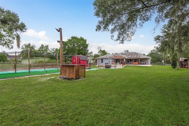 view of yard featuring a swimming pool