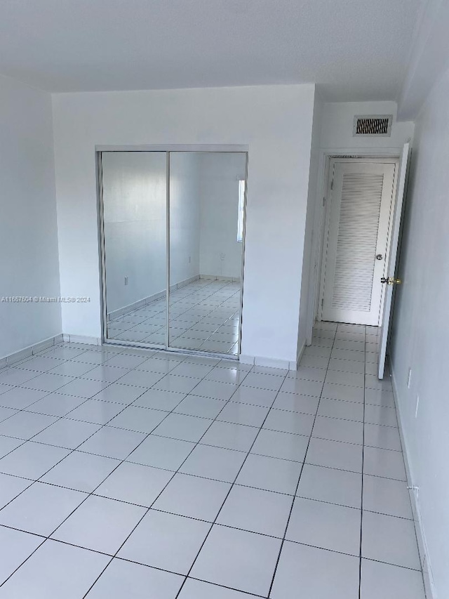unfurnished bedroom featuring a closet, visible vents, and baseboards